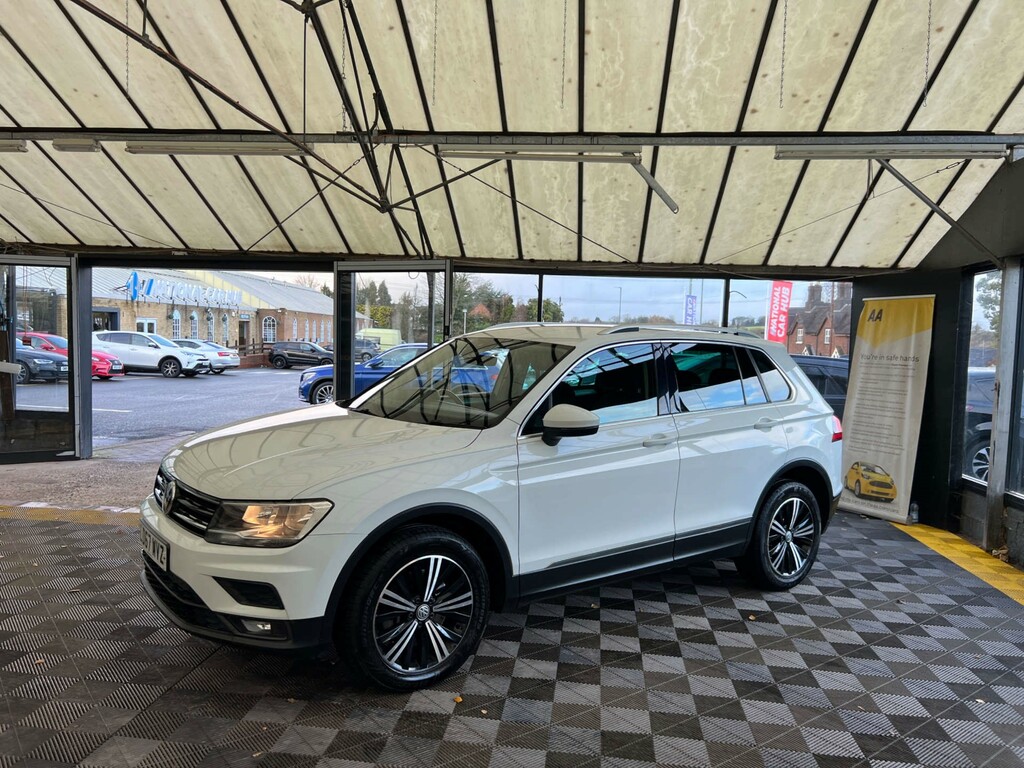 Volkswagen Tiguan Suv LD67WVZ White #3