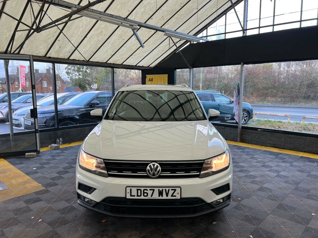 Volkswagen Tiguan Suv LD67WVZ White #2