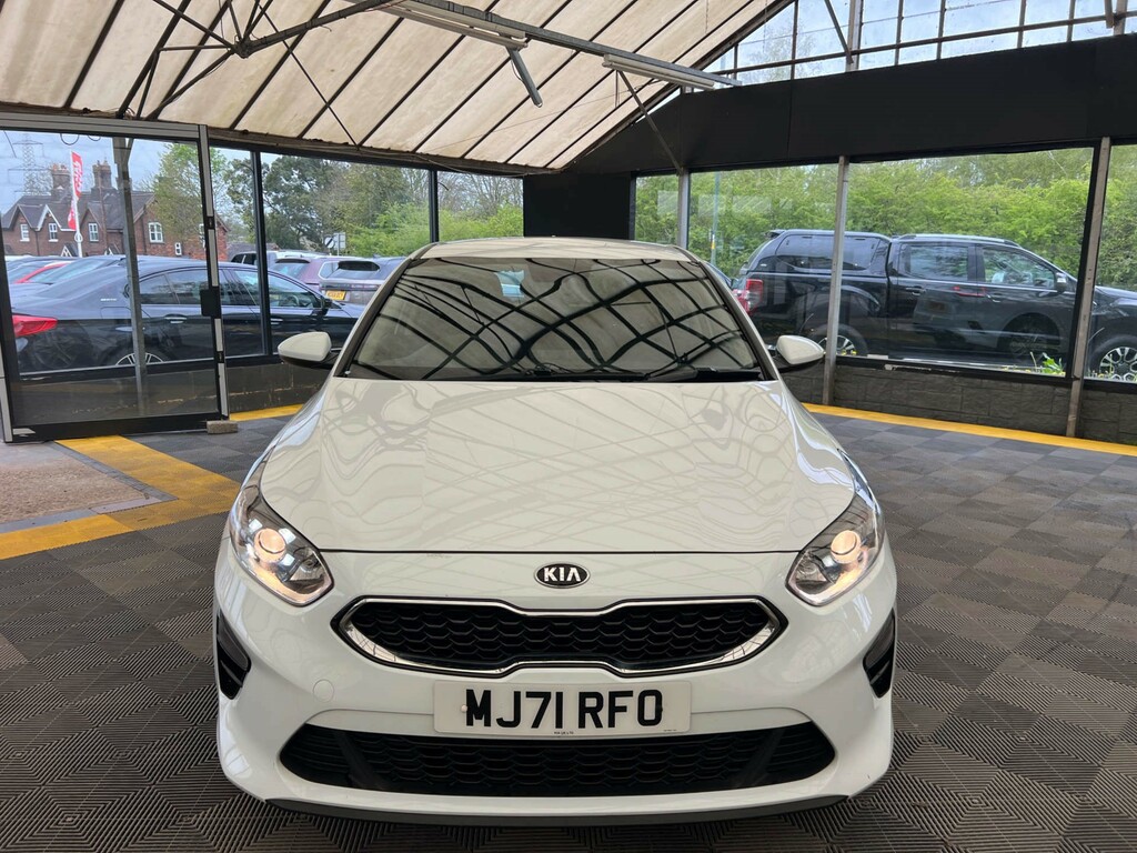 Kia Ceed Hatchback MJ71RFO White #3