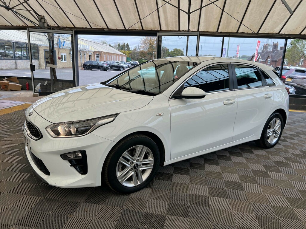 Kia Ceed Hatchback MJ71RFO White #4