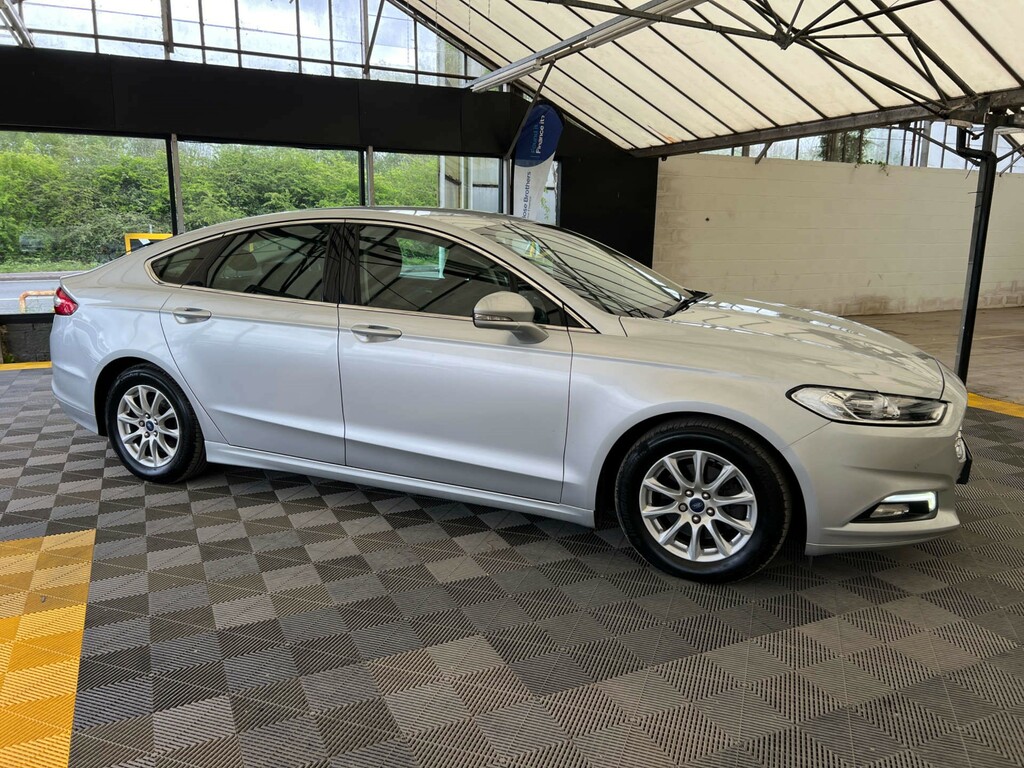 Ford Mondeo Hatchback MGZ1653 Silver #2