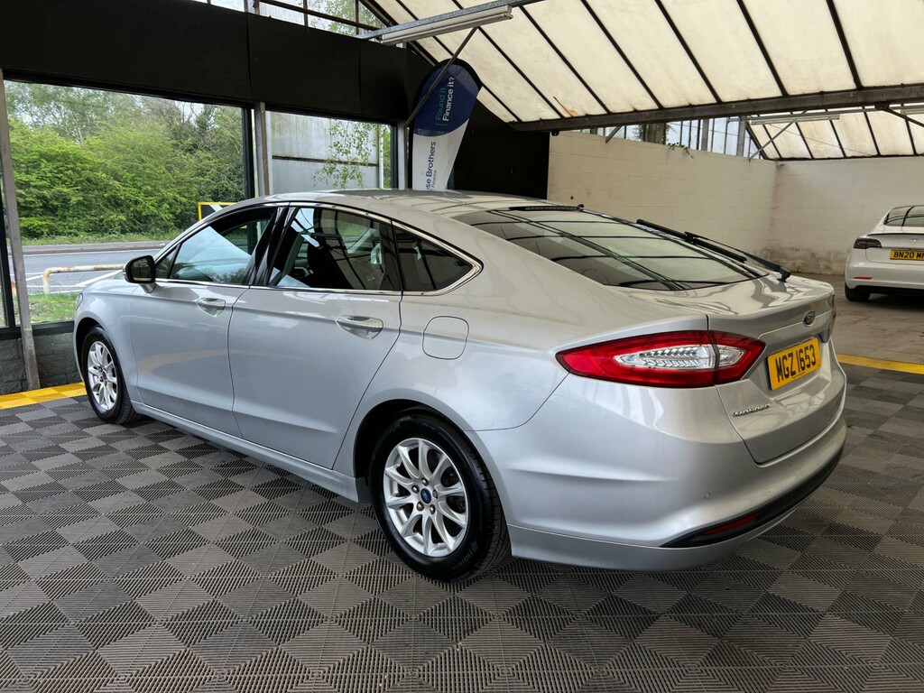 Ford Mondeo Hatchback MGZ1653 Silver #5
