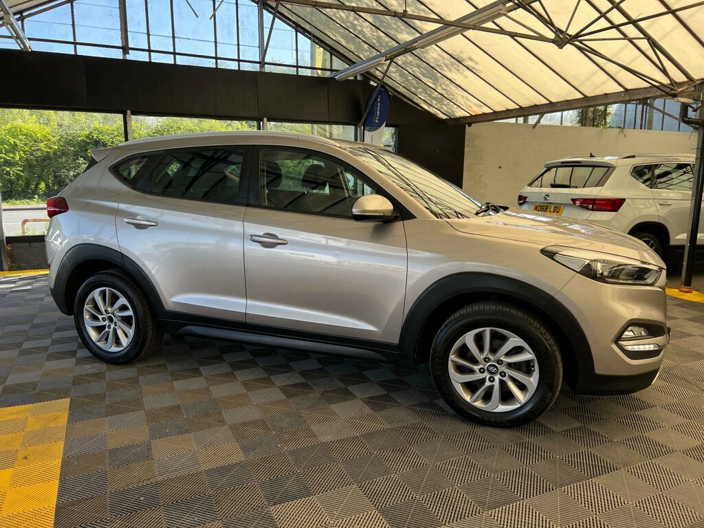 Hyundai Tucson Suv ET18WJF Beige #2