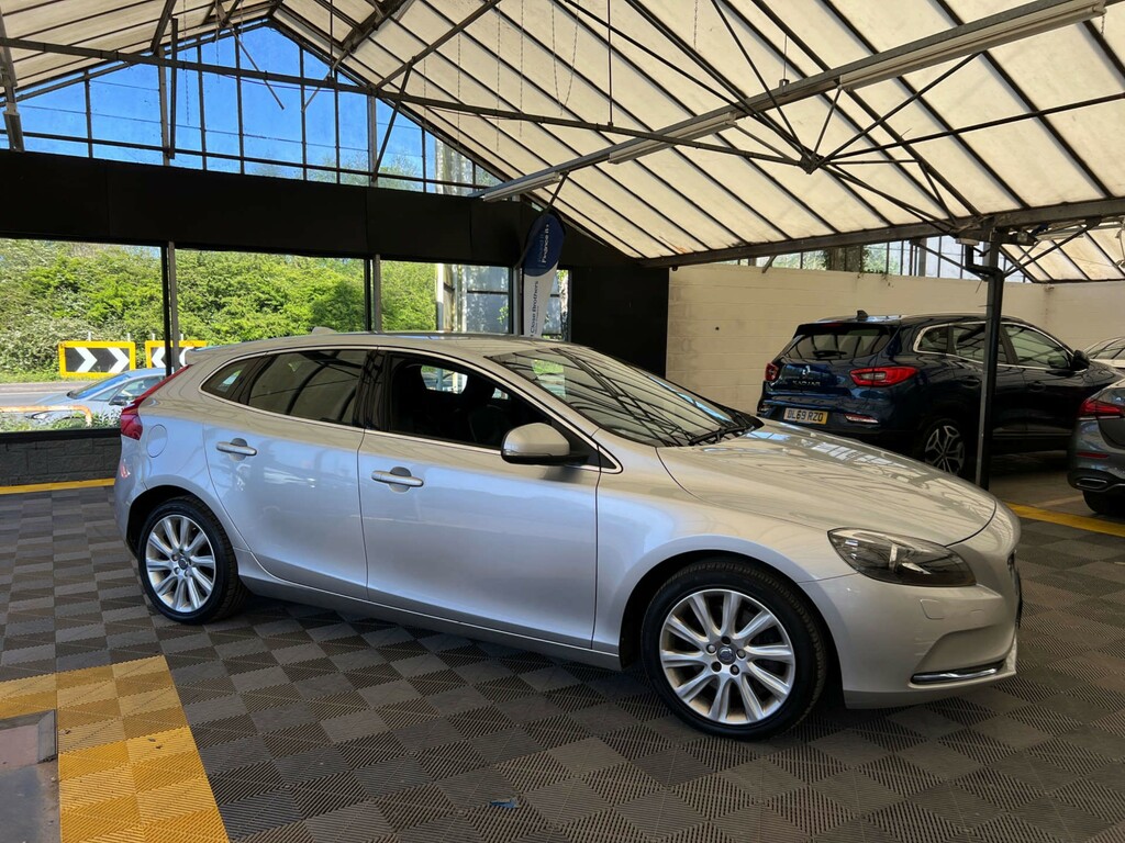 Volvo V40 V40 Se Luxury Nav D4 KR16WUT Silver #2