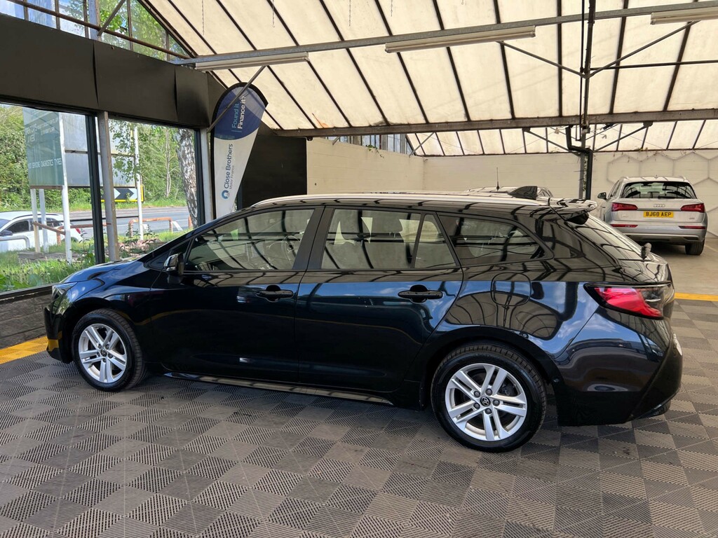 Toyota Corolla Estate FP72OKJ Black #4