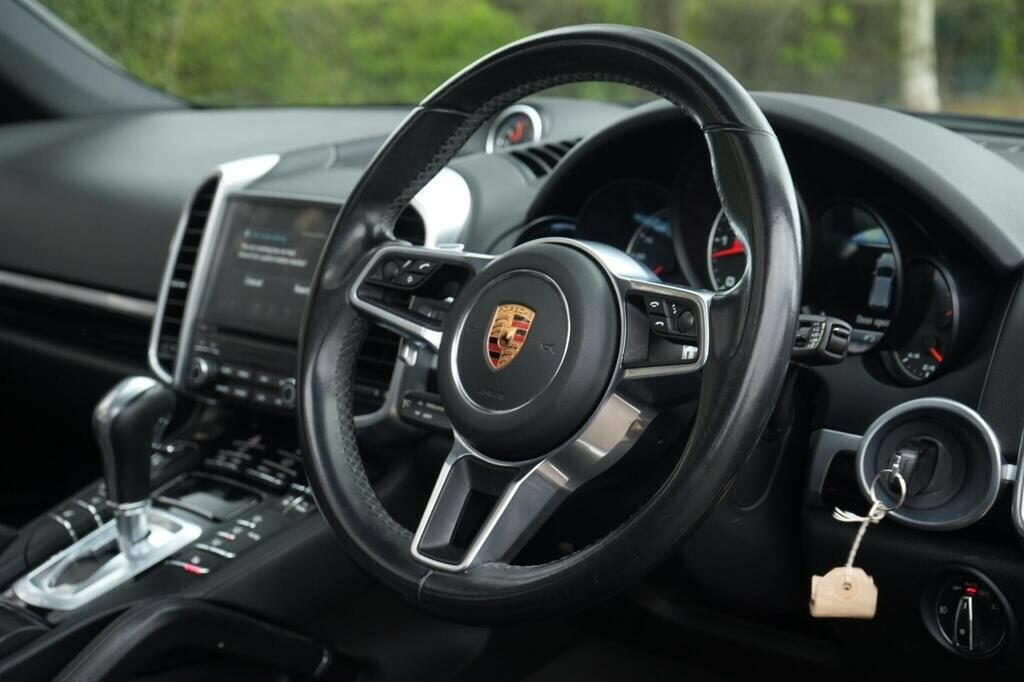 Porsche Cayenne 3.0 Td V6 Platinum Edition 201867 PL67HSN Black #2