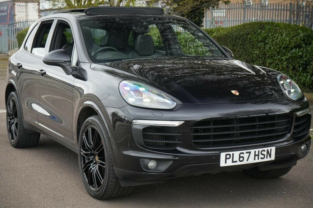 Porsche Cayenne 3.0 Td V6 Platinum Edition 201867 PL67HSN Black #4