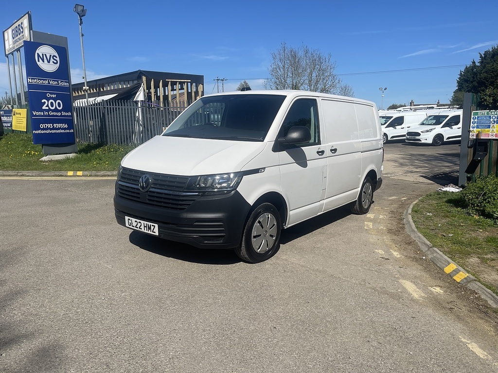 Volkswagen Transporter Transporter Startline Panel Van 1 GL22HMZ White #4