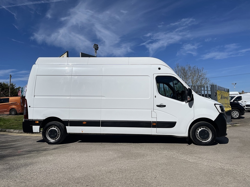 Renault Master 2.3 Dci Energy 35 Business Fwd Lwb High Roof Euro NV71BXC White #3