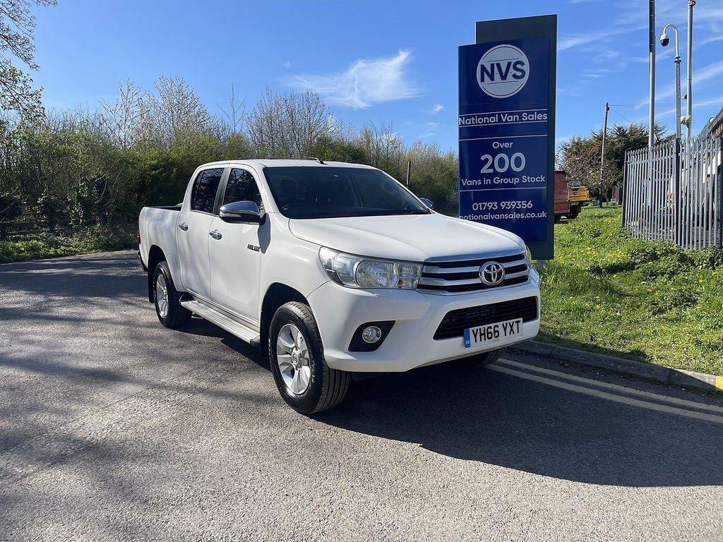 Toyota HILUX 2.4 D-4d Icon 4Wd Euro 6 3.5T White #2