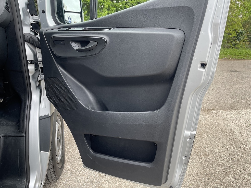 Mercedes-Benz eSprinter Esprinter Progressive L2h2 Grey #32