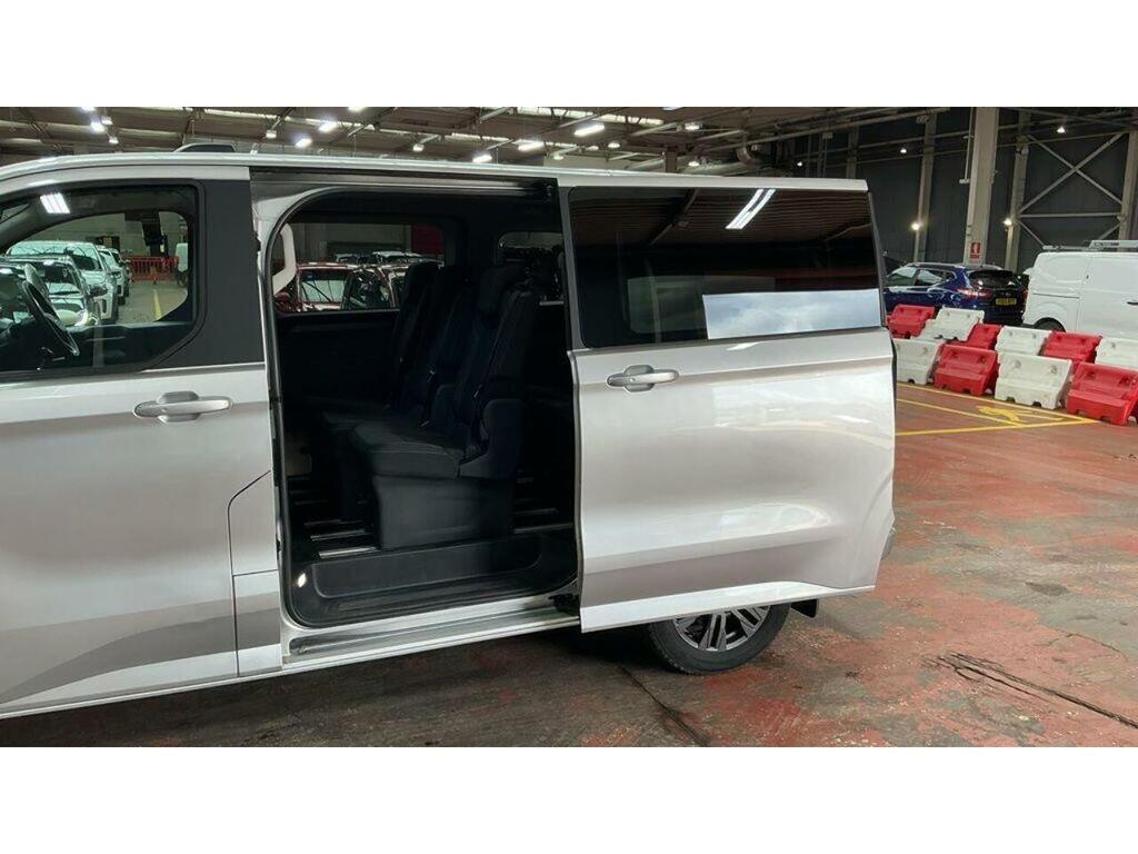 Ford Tourneo Custom Tourneo Custom Titanium Luxe Minibus 1 Dies YP74VLM Silver #5