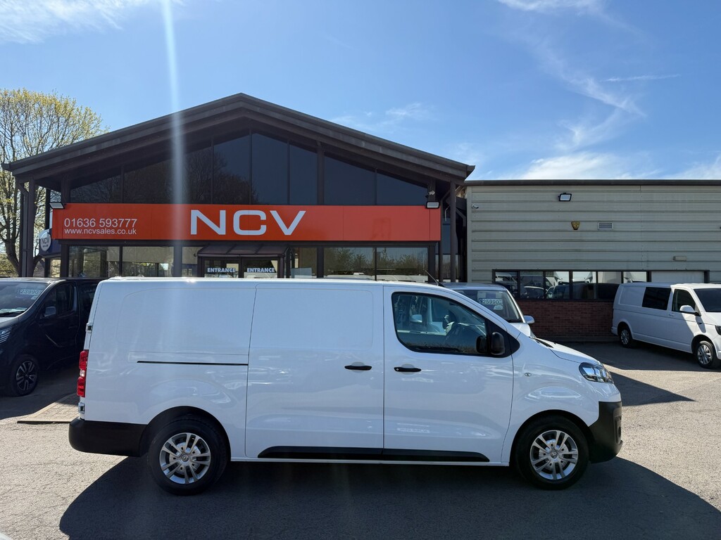 Vauxhall Vivaro L2h1 2900 Dynamic Ss Lwb Eu6 DL70DKA White #2