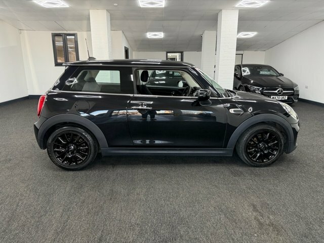 Mini Hatch 2020 1.5 Cooper Classic Hatchback Manua HN20VOF Black #3