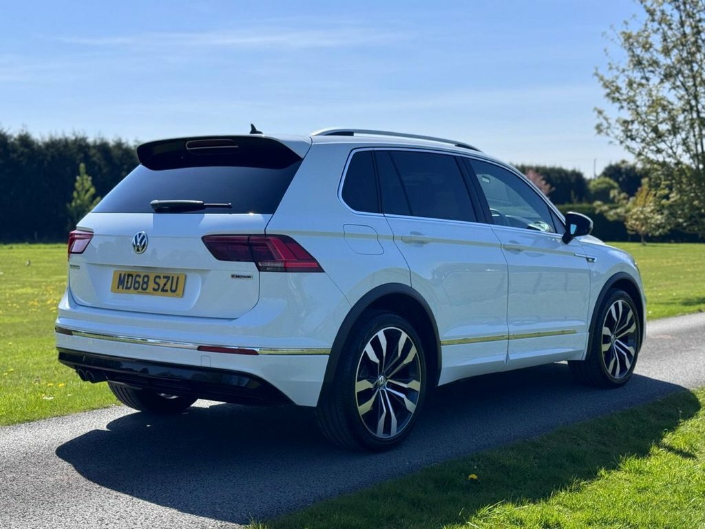 Volkswagen Tiguan 2L R-line MD68SZU White #4