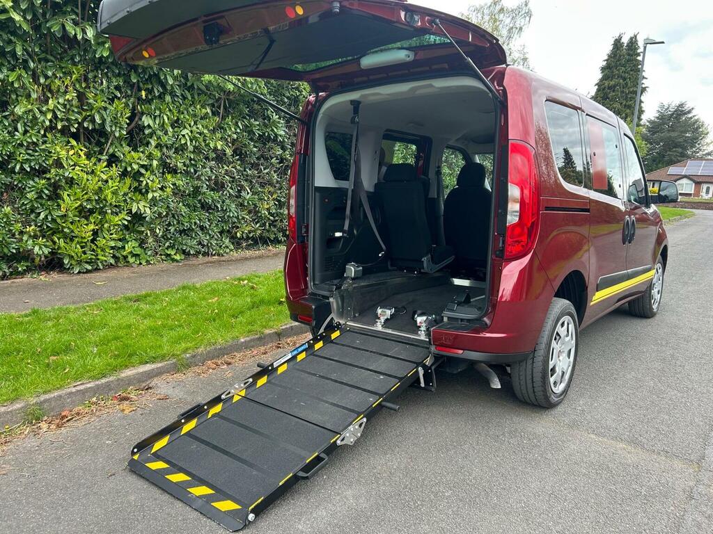 Fiat Doblo Mpv 1.6 Multijet Easy Euro 6 201818 Red #4