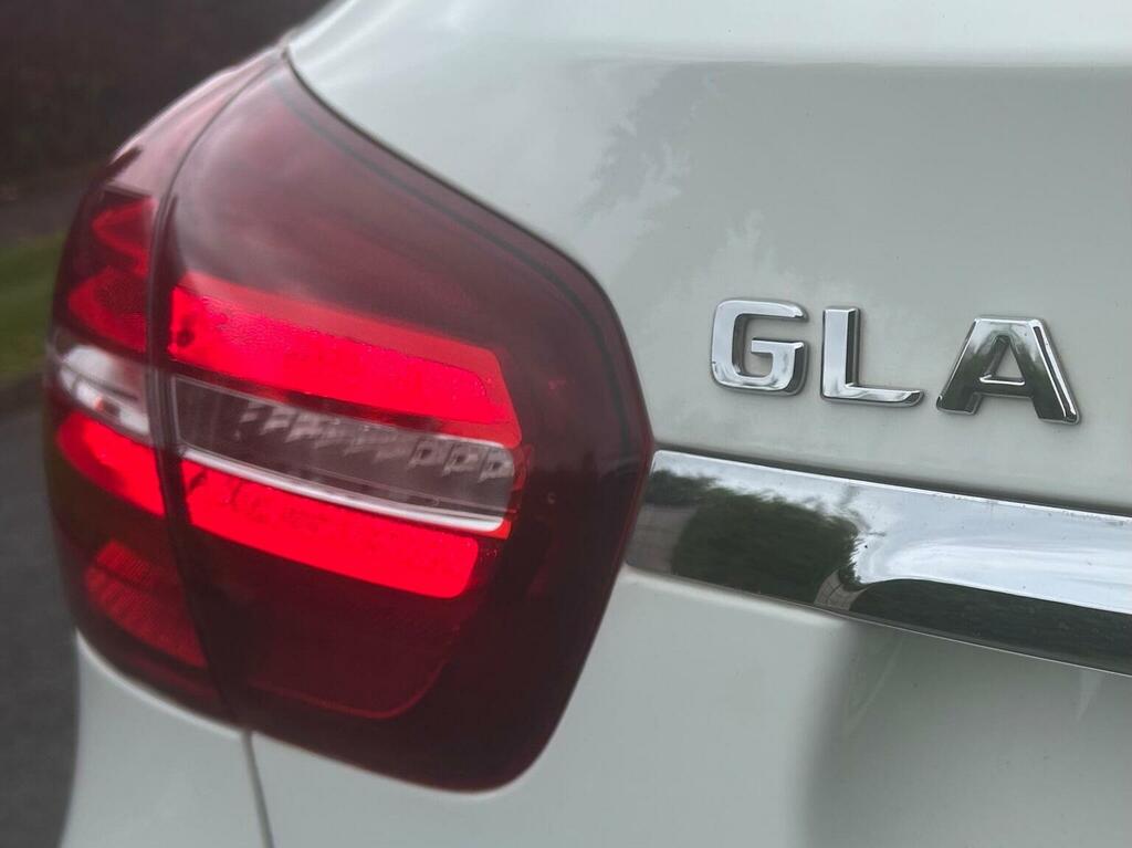 Mercedes-Benz GLA Class Suv 2.1 Gla220d Amg Line Premium 7G-dct 4Matic E LV67BSX White #3