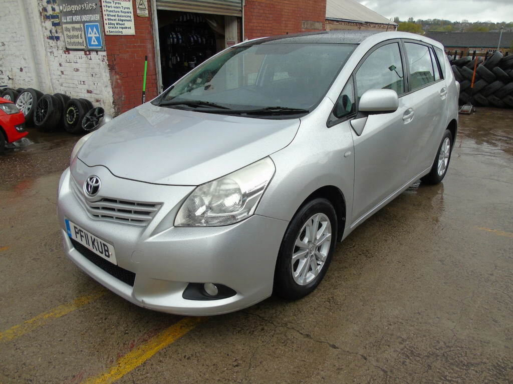Toyota Verso 2.0 D-4d Tr Lthr Pan Rf Mpv Silver