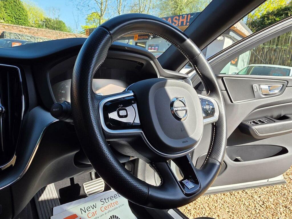 Volvo XC60 Suv 2.0H T8 Twin Engine 11.6Kwh R-design Awd VX19LZJ White #4
