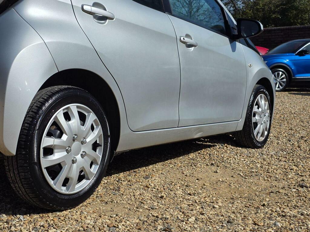 Toyota Aygo Hatchback 1.0 Vvt-i X-play Euro 5 Euro 5 2015 SK15ZKY Silver #6