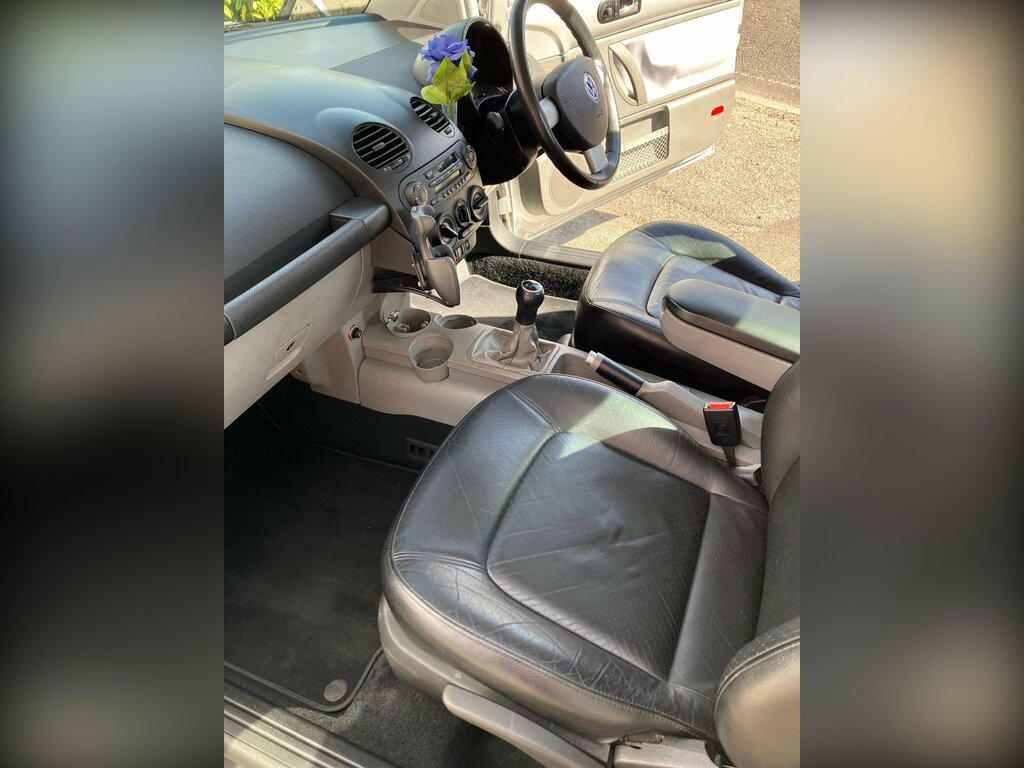 Volkswagen Beetle 1.6 Yellow #3