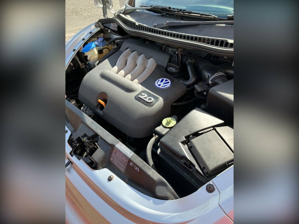 Volkswagen Beetle 1.6 Yellow #7