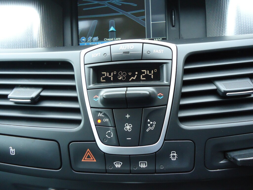 Renault Laguna Hatchback 2.0 Dci Dynamique Tomtom 201161 Black #18