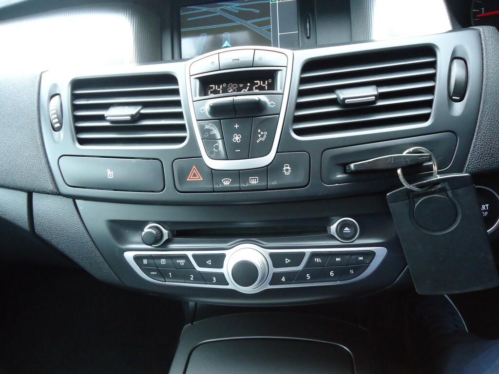 Renault Laguna Hatchback 2.0 Dci Dynamique Tomtom 201161 Black #17