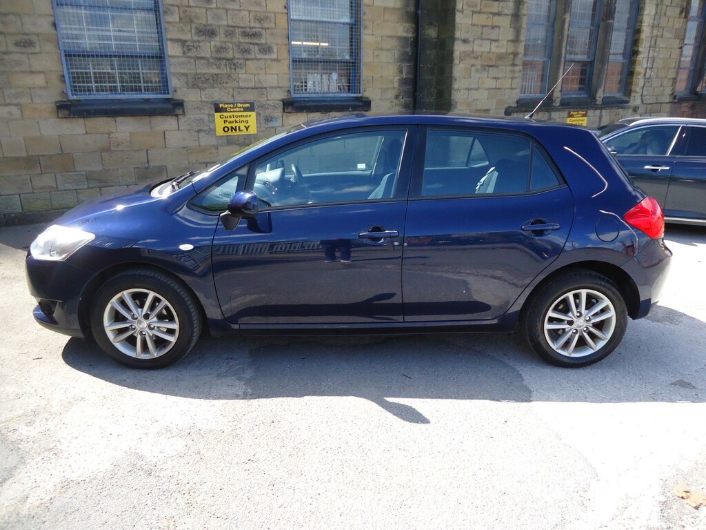 Toyota Auris Hatchback 1.6 V-matic Tr 2009 YP09MXG Blue #2