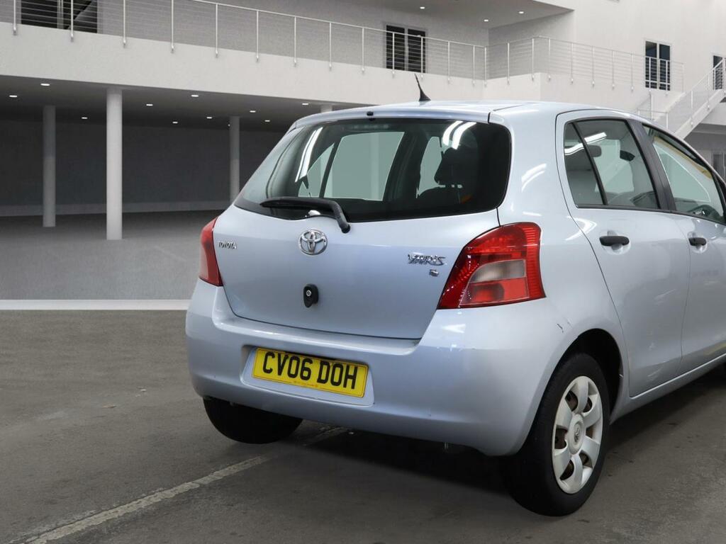 Toyota Yaris 1.0 Vvt-i T2 Hatchback 127 Gkm Silver #3