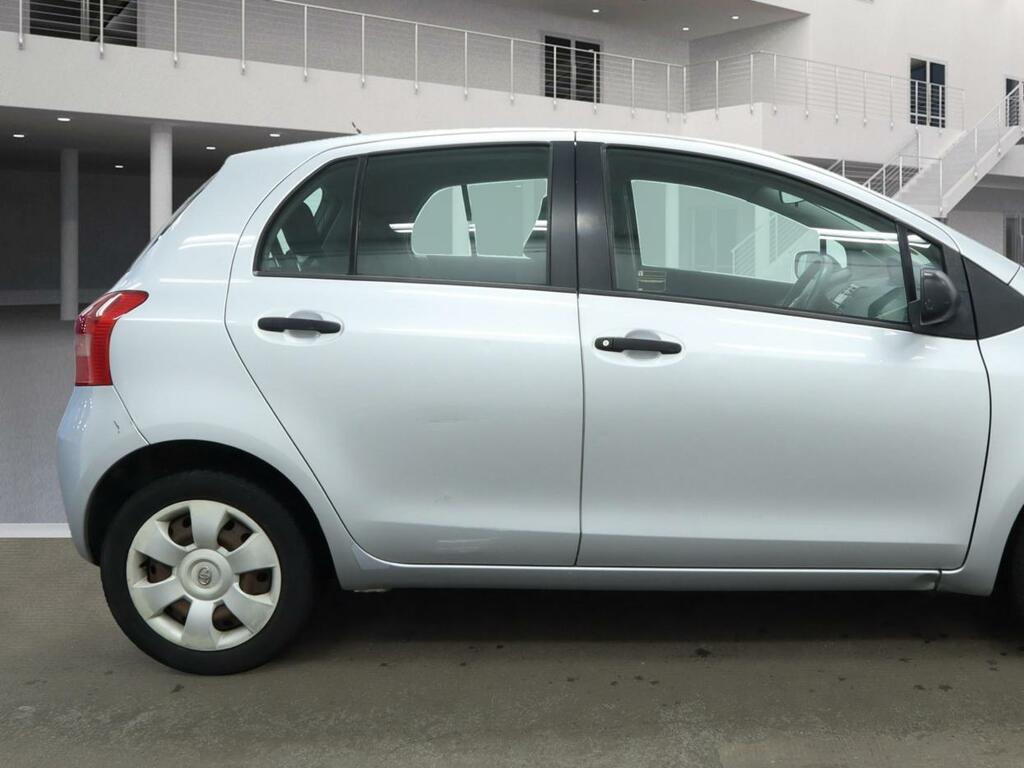 Toyota Yaris 1.0 Vvt-i T2 Hatchback 127 Gkm Silver #2