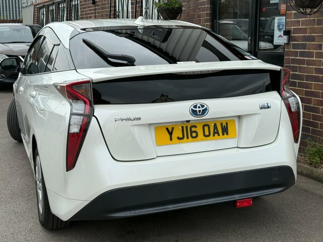 Toyota Prius Vvt-h Active Cvt Euro White #6