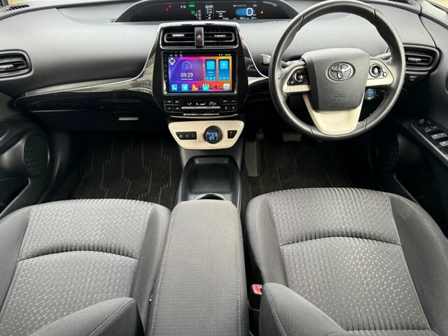 Toyota Prius Vvt-h Active Cvt Euro White #3