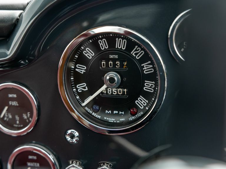 Aston Martin DB5 Vantage Specifications Silver #6