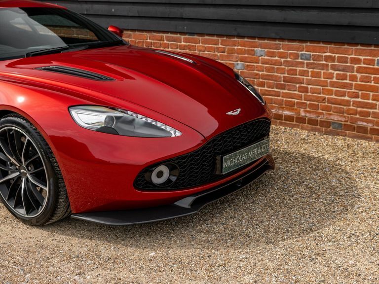 Aston Martin V12 Zagato Touchtronic 3 22 Grey #15