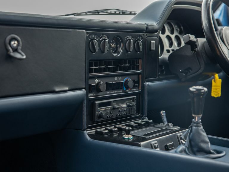 Aston Martin V8 Efi Blue #39