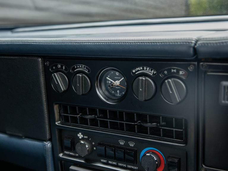 Aston Martin V8 Efi Blue #37