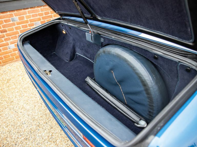 Aston Martin V8 Efi Blue #49