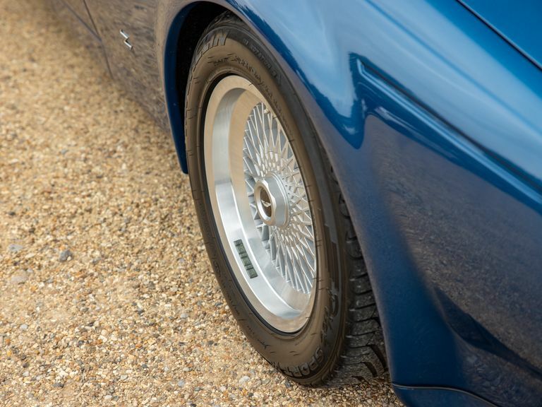 Aston Martin V8 Efi Blue #22