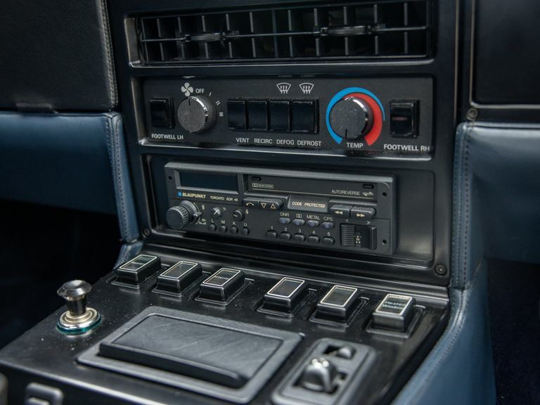 Aston Martin V8 Efi Blue #36