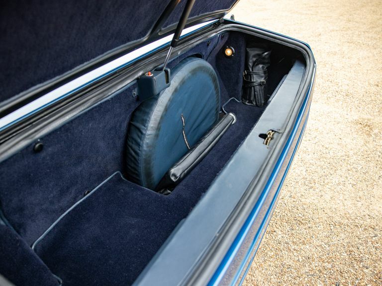 Aston Martin V8 Efi Blue #51