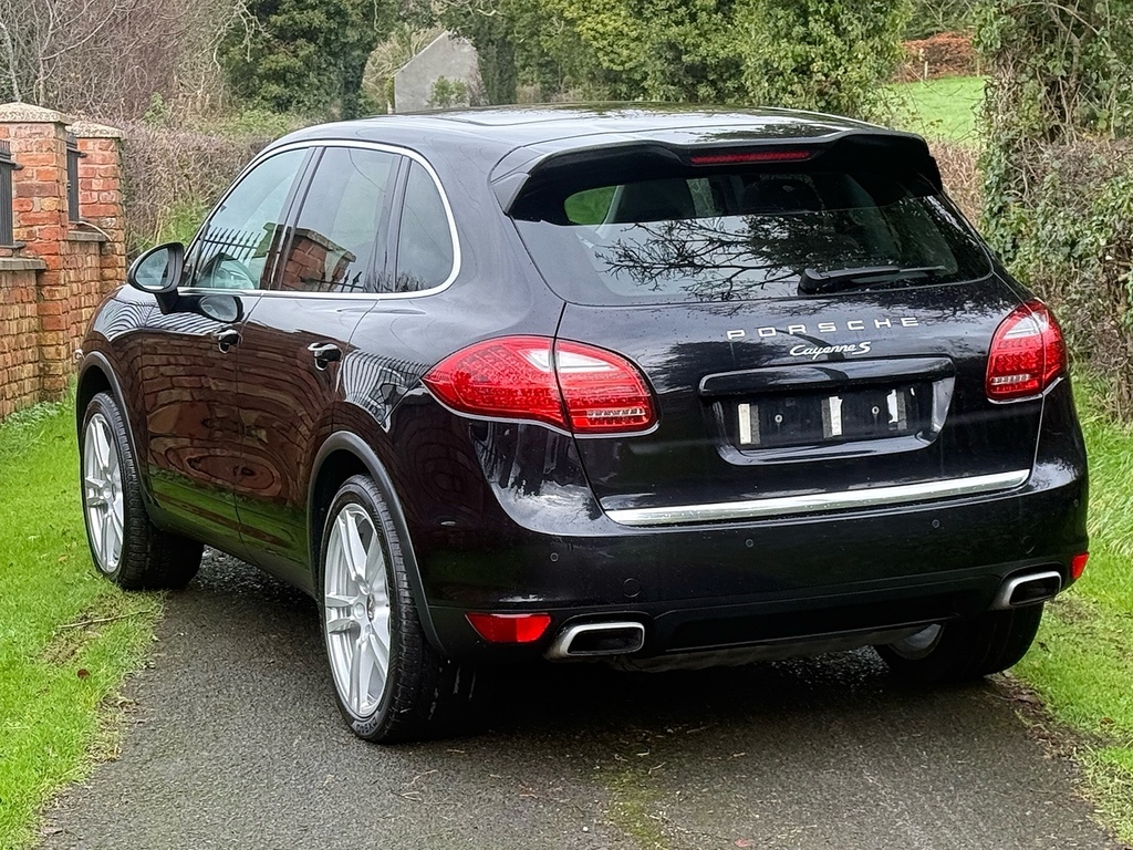 Porsche Cayenne Td V8 S Black #4