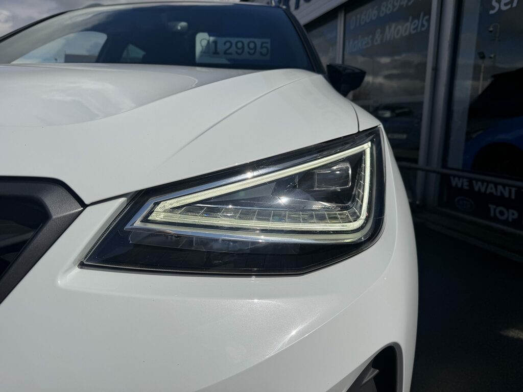 Seat Arona Petrol MW22OTL White #5
