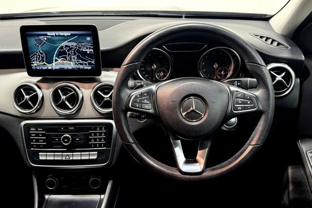 Mercedes-Benz GLA Class 1.6 Gla180 Urban Edition Suv 7G-dct Eur GX19OGE Black #3