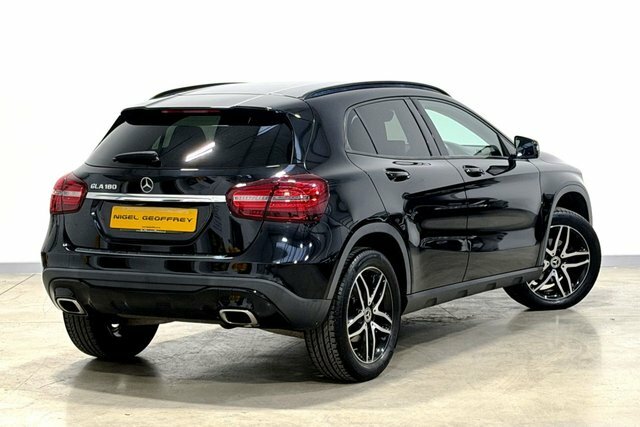 Mercedes-Benz GLA Class 1.6 Gla180 Urban Edition Suv 7G-dct Eur GX19OGE Black #6