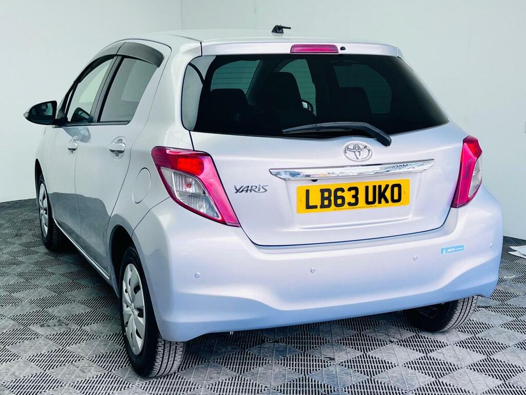 Toyota Yaris 1.33 Dual Vvt-i Tr Multidrive S Euro 5 20136 Purple #4