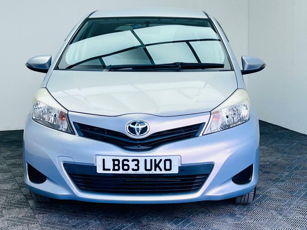 Toyota Yaris 1.33 Dual Vvt-i Tr Multidrive S Euro 5 20136 Purple #2