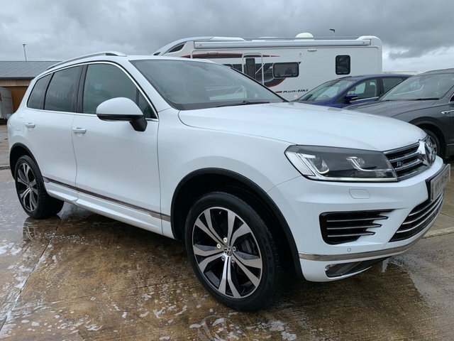 Volkswagen Touareg 3.0 Tdi V6 Bluemotion White #3
