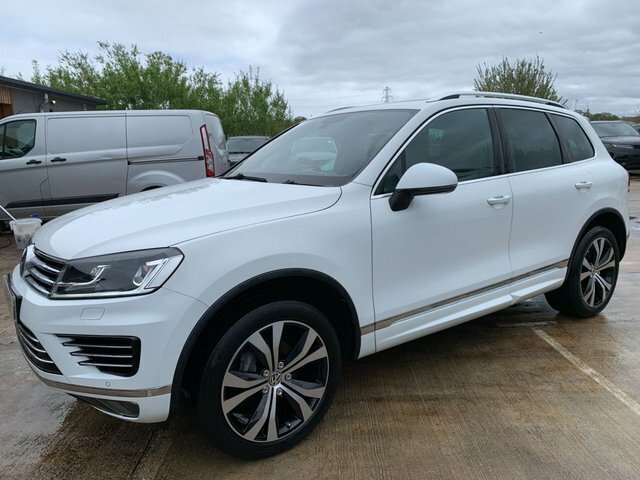 Volkswagen Touareg 3.0 Tdi V6 Bluemotion White #6