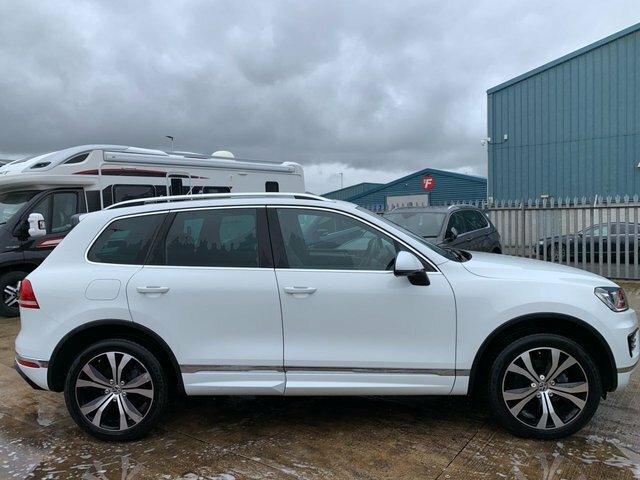 Volkswagen Touareg 3.0 Tdi V6 Bluemotion White #4
